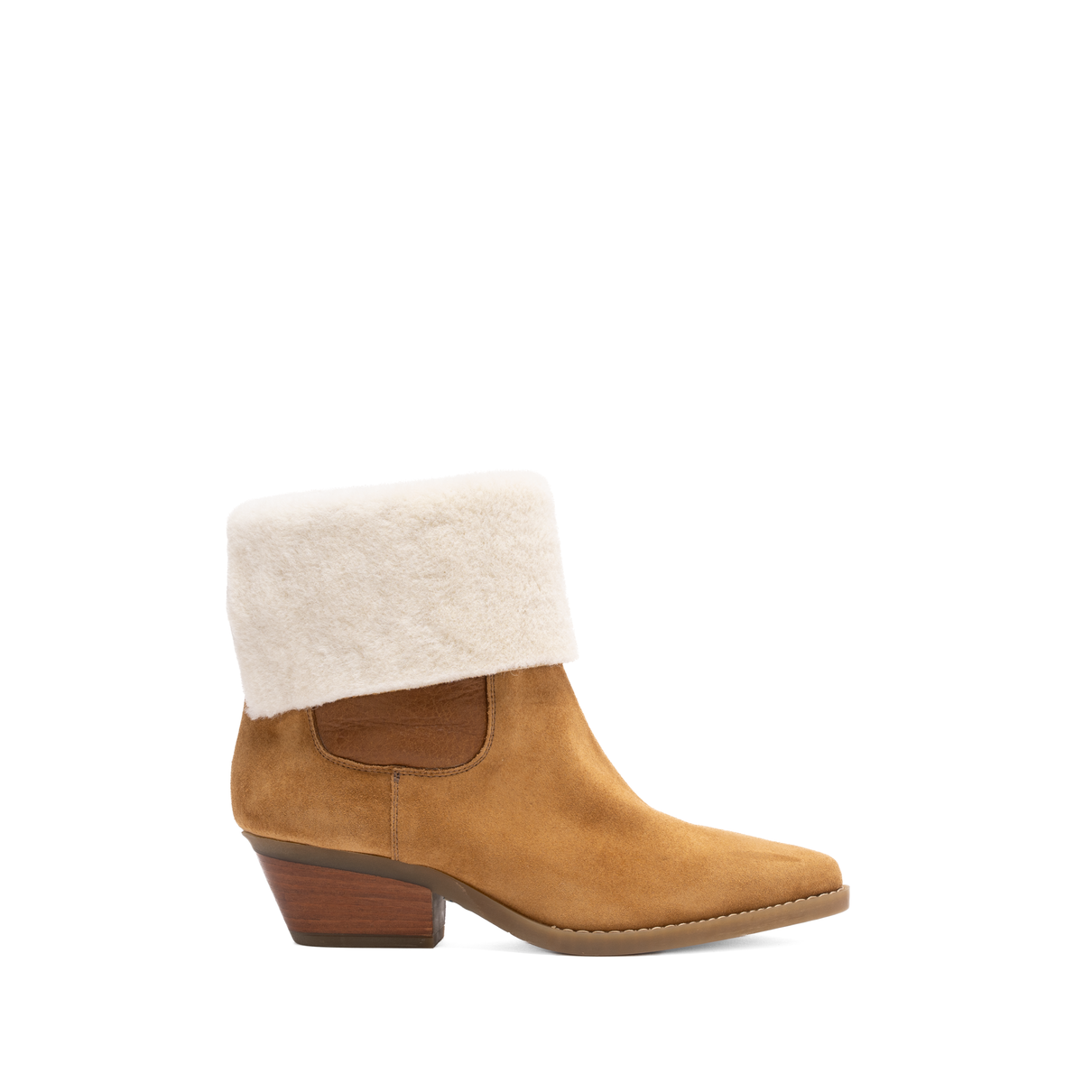 Scarlett Chase Forage pull on boot in camel suede with a cream shearling collar | Side profile of 1 boot facing right on white background
