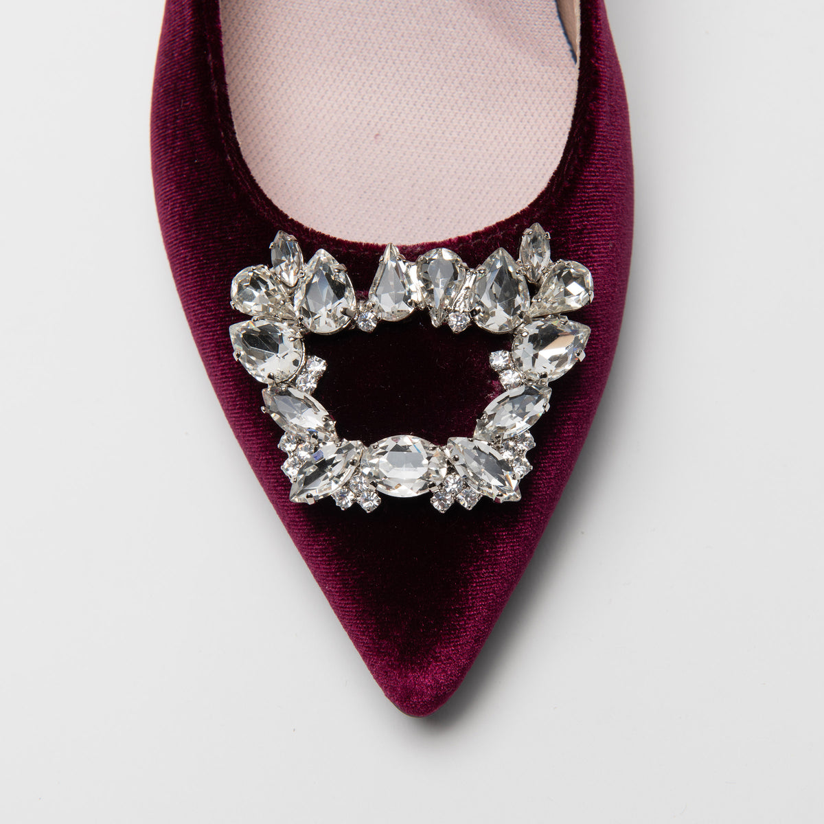 Scarlett Chase Seine 75 Pump in Ruby Velvet with SC toe broach accessory | Overhead 3/4 view on white background