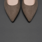 Scarlett Chase portobello suede Gala 55 Pump with a rounded upper and sculpted heel | Details of toes on black background