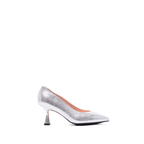 Scarlett Chase Soiree 75 Pump Silver Metallic with a V-cut upper and sculpted heel | Profile on white background